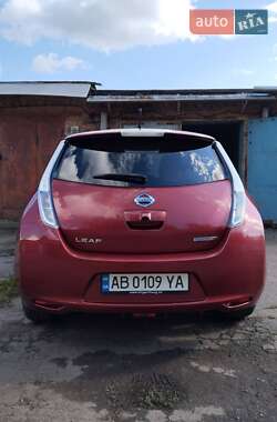 Хэтчбек Nissan Leaf 2012 в 