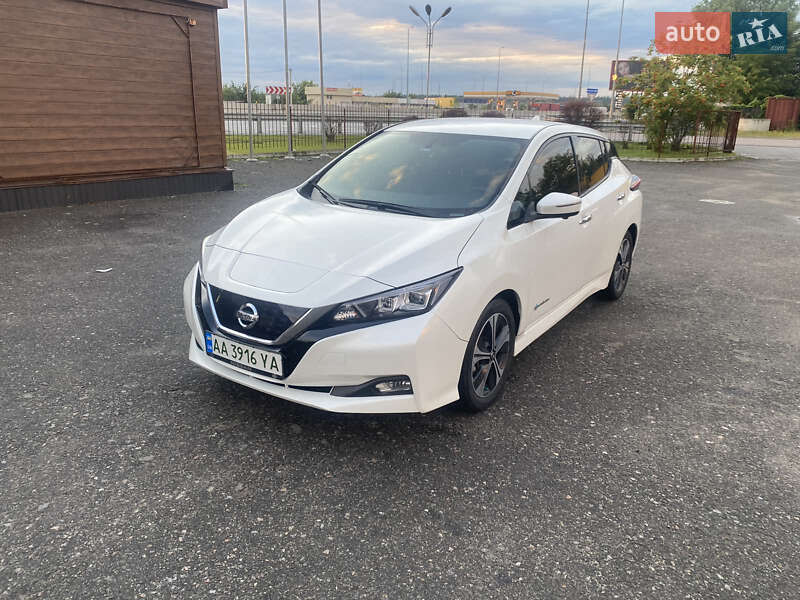 Хэтчбек Nissan Leaf 2018 в 