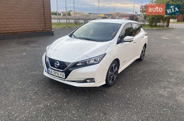 Хэтчбек Nissan Leaf 2018 в 