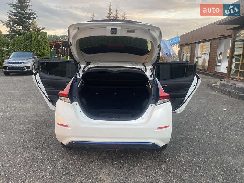 Хэтчбек Nissan Leaf 2018 в Киеве