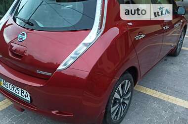 Хэтчбек Nissan Leaf 2015 в 
