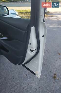 Хетчбек Nissan Leaf 2014 в 