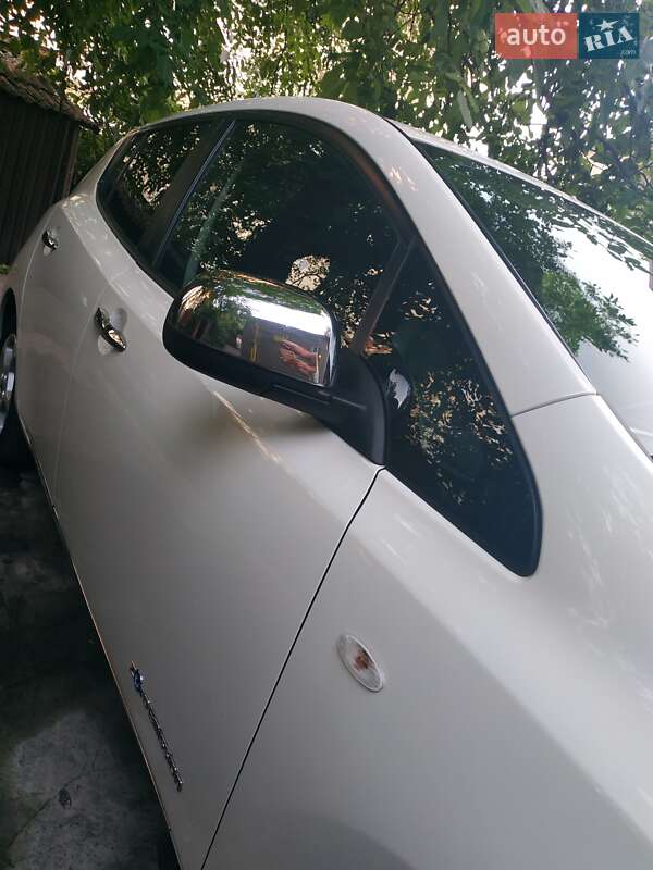 Хетчбек Nissan Leaf 2013 в Житомирі