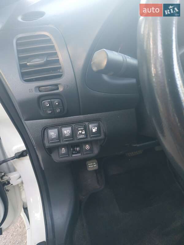 Хетчбек Nissan Leaf 2013 в Житомирі