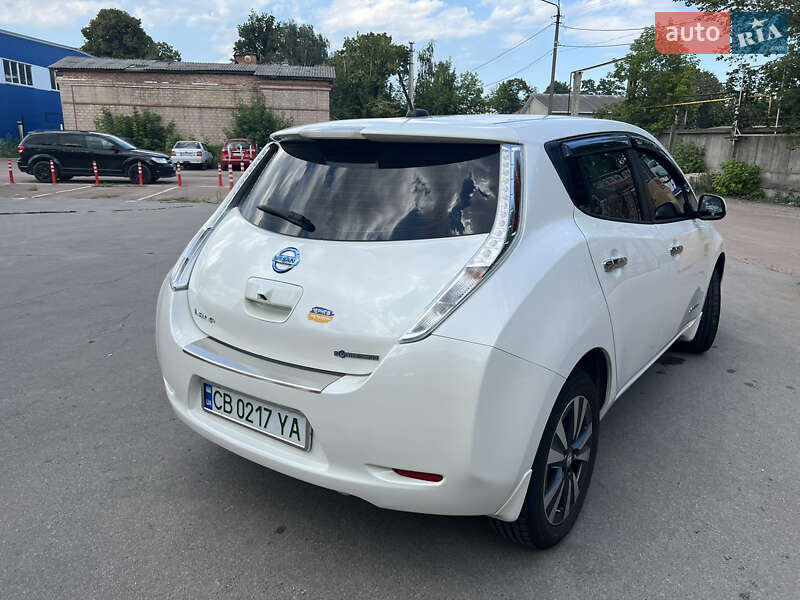 Хэтчбек Nissan Leaf 2015 в Чернигове