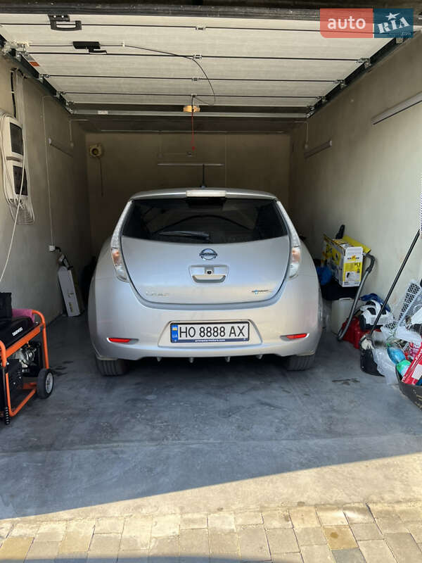 Хэтчбек Nissan Leaf 2015 в Тернополе