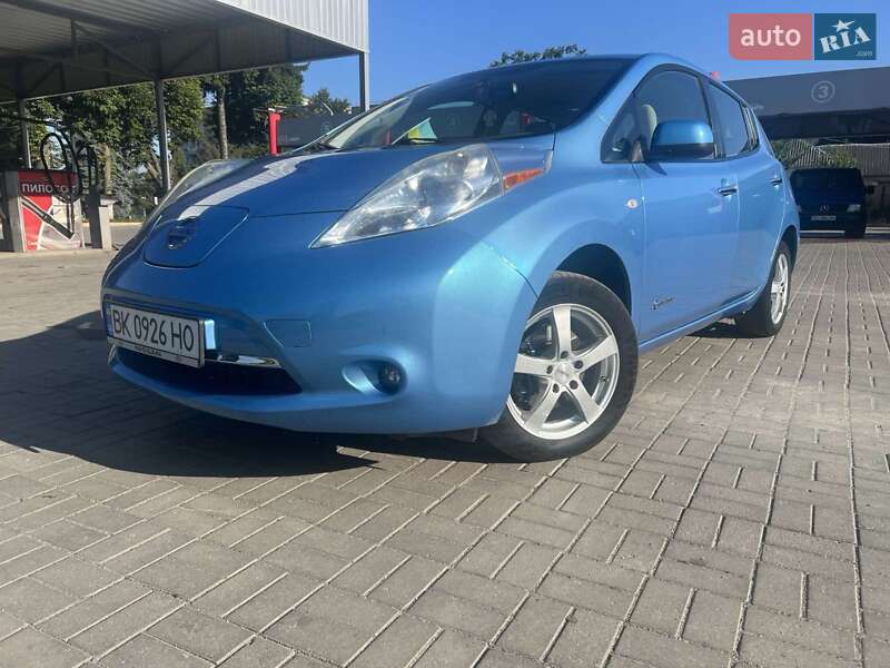 Хэтчбек Nissan Leaf 2011 в Дубно фото Хэтчбек Nissan Leaf 2011 в Дубно