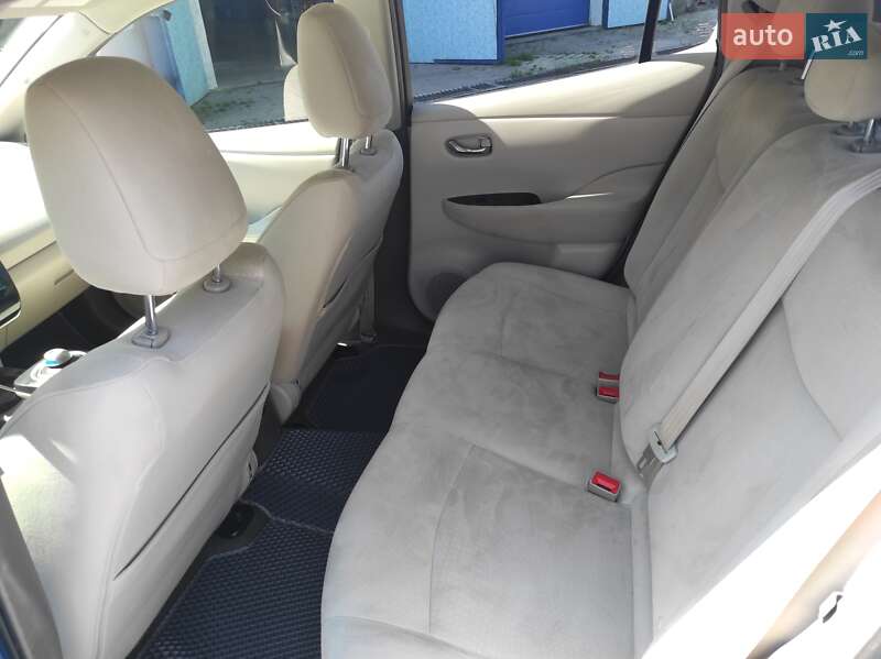 Хэтчбек Nissan Leaf 2011 в Коломые