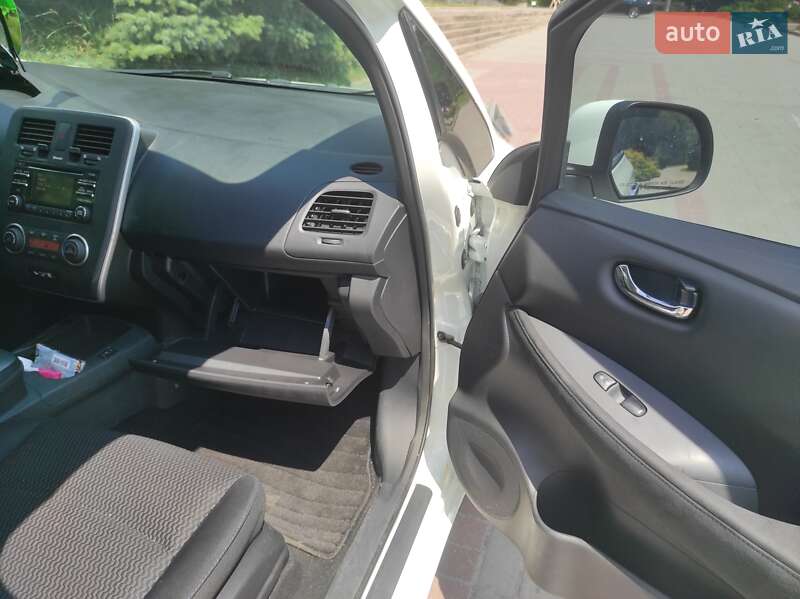 Хэтчбек Nissan Leaf 2013 в Тернополе