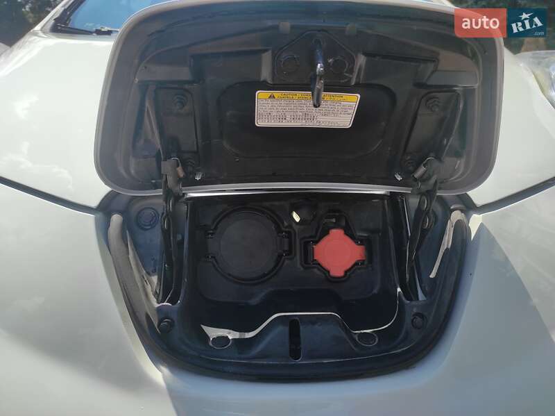 Хэтчбек Nissan Leaf 2013 в Тернополе