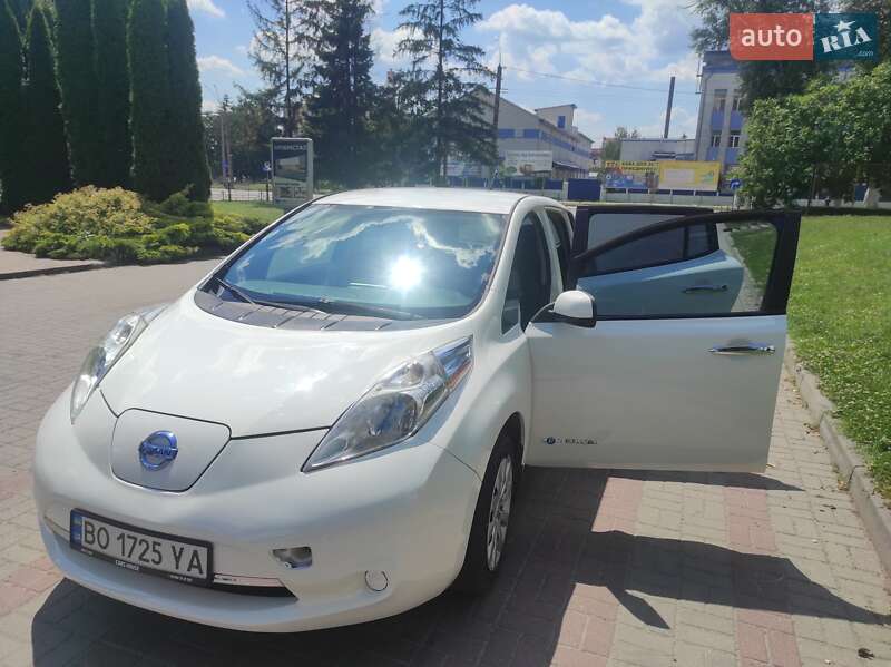 Хэтчбек Nissan Leaf 2013 в Тернополе