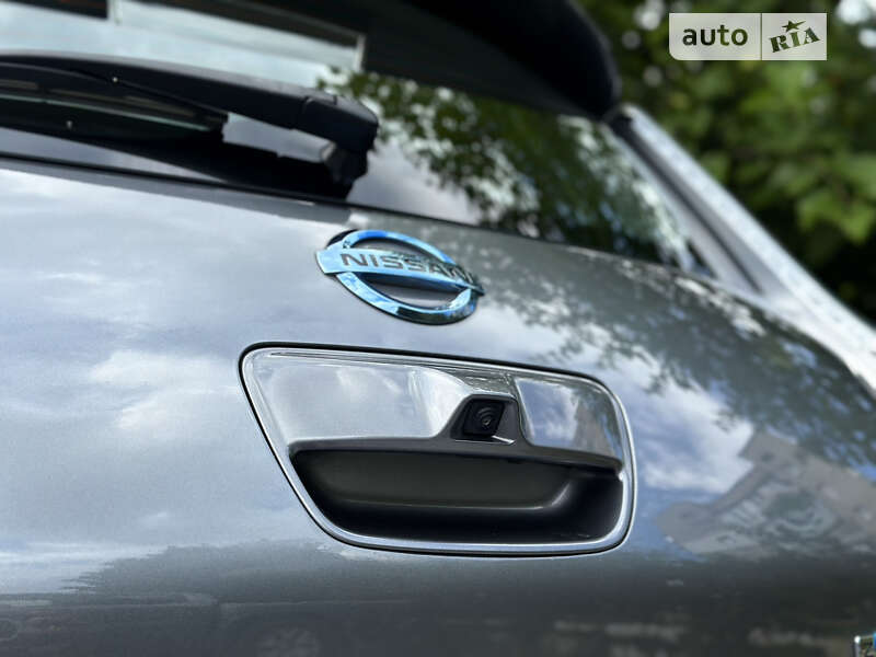 Хэтчбек Nissan Leaf 2015 в Львове