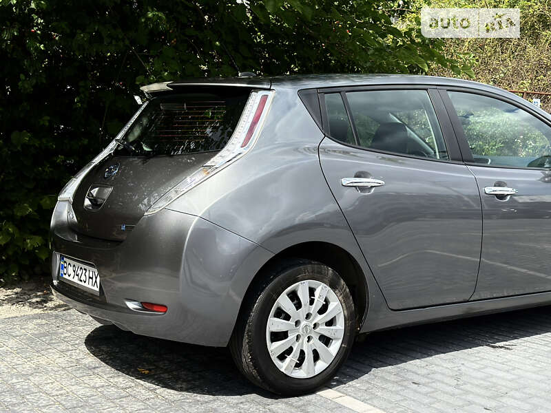 Хэтчбек Nissan Leaf 2015 в Львове