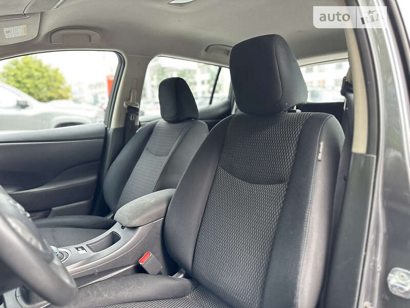 Хэтчбек Nissan Leaf 2015 в Львове