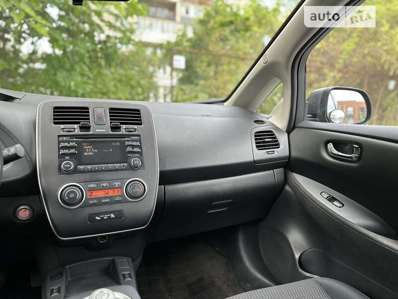 Хэтчбек Nissan Leaf 2015 в Львове