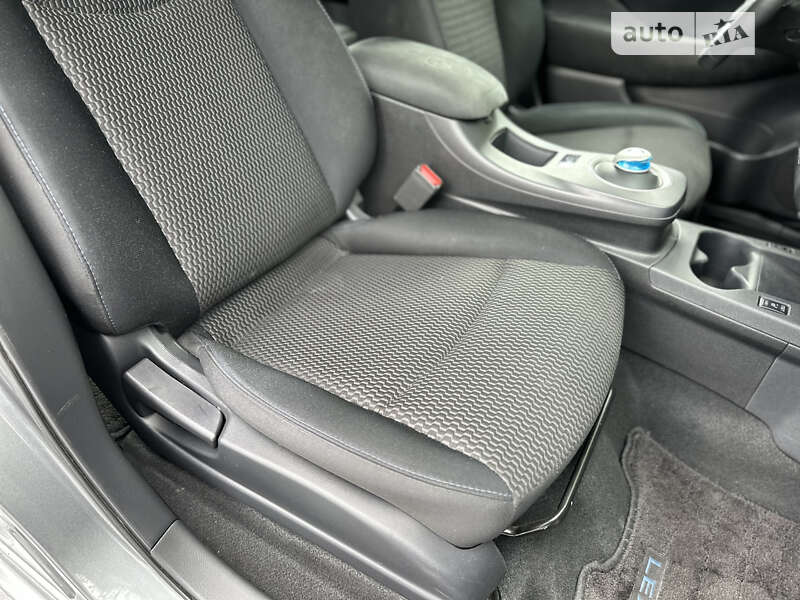 Хэтчбек Nissan Leaf 2015 в Львове