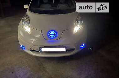 Хетчбек Nissan Leaf 2013 в Чернівцях