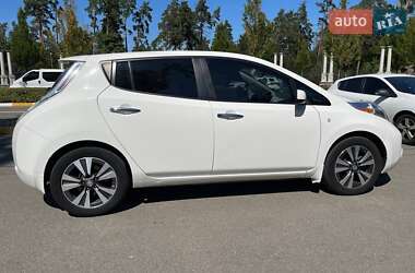 Хэтчбек Nissan Leaf 2014 в 
