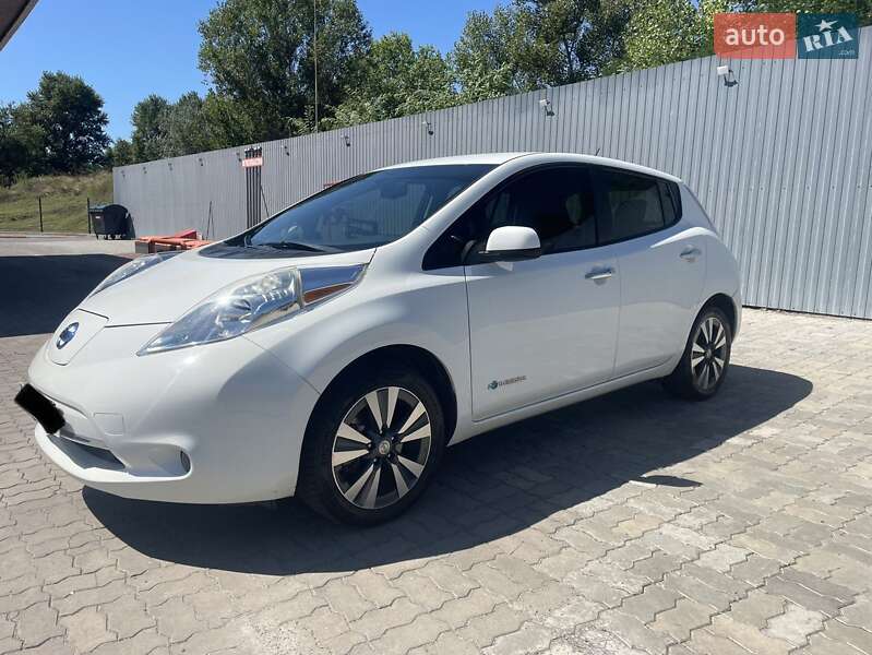 Хэтчбек Nissan Leaf 2015 в Каменском