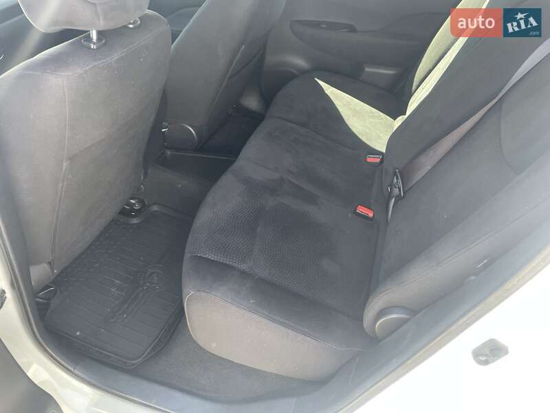 Хэтчбек Nissan Leaf 2015 в Каменском