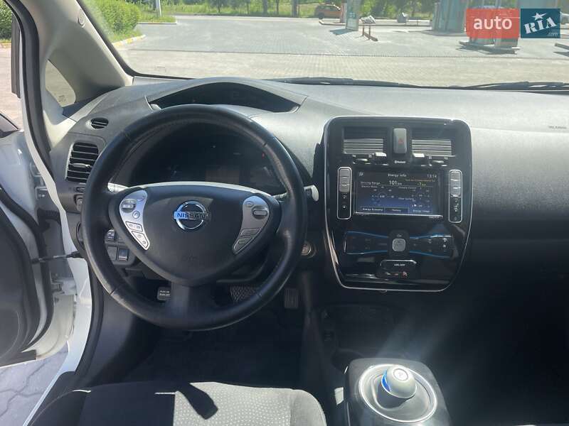 Хэтчбек Nissan Leaf 2015 в Каменском