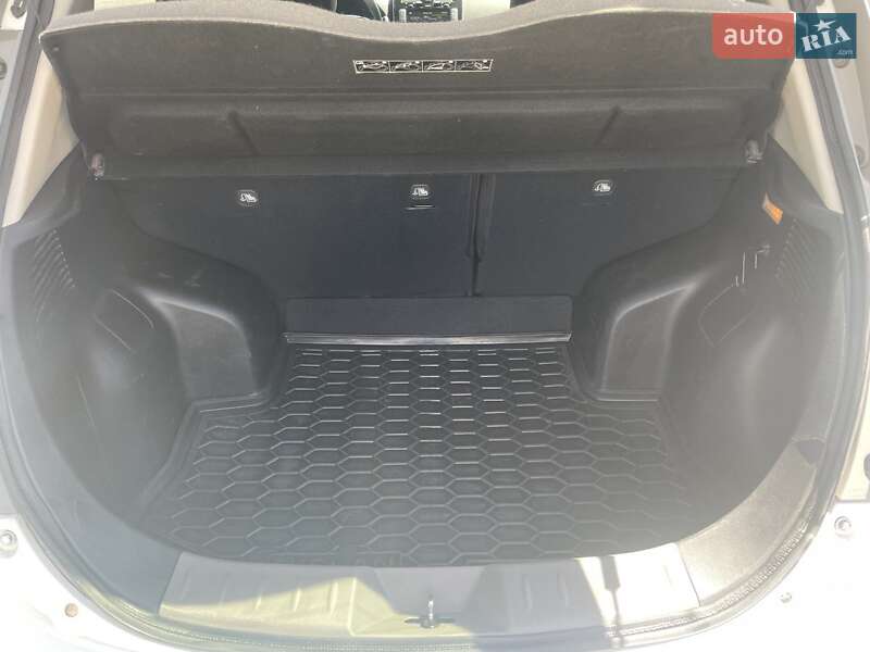 Хэтчбек Nissan Leaf 2015 в Каменском