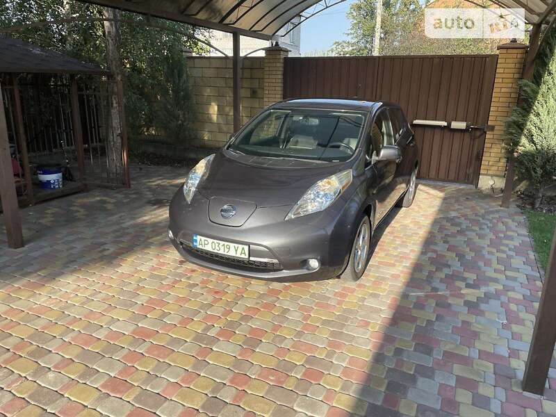 Хетчбек Nissan Leaf 2013 в 