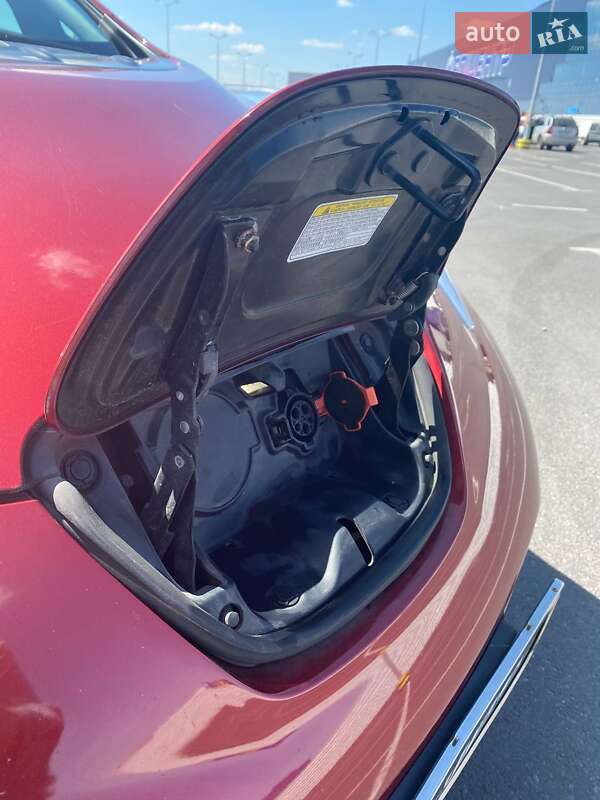 Хетчбек Nissan Leaf 2014 в Львові