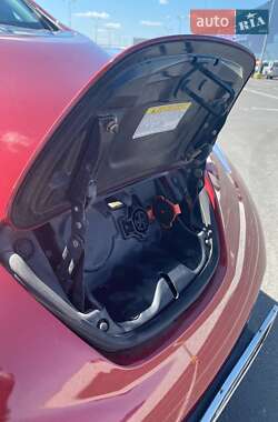 Хэтчбек Nissan Leaf 2014 в 