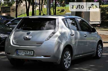 Хэтчбек Nissan Leaf 2015 в 
