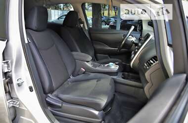 Хэтчбек Nissan Leaf 2015 в 