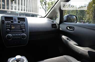 Хэтчбек Nissan Leaf 2015 в 