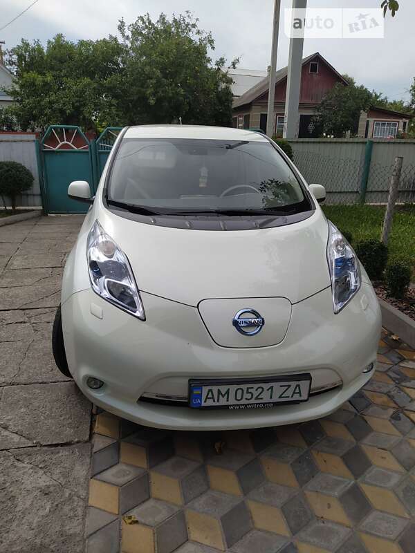 Хэтчбек Nissan Leaf 2013 в Звягеле