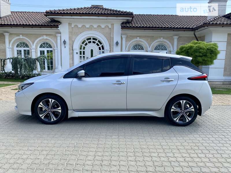 Хэтчбек Nissan Leaf 2019 в Черноморске