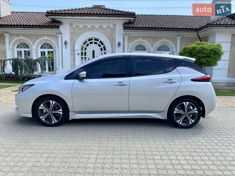 Хэтчбек Nissan Leaf 2019 в Черноморске