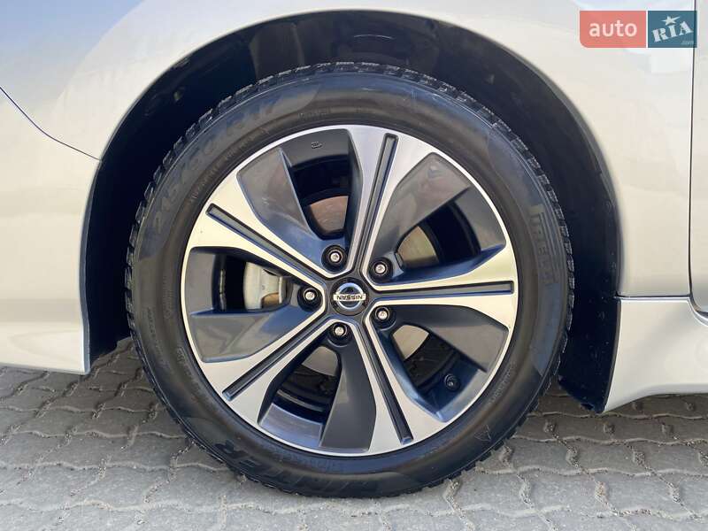 Хэтчбек Nissan Leaf 2019 в Черноморске