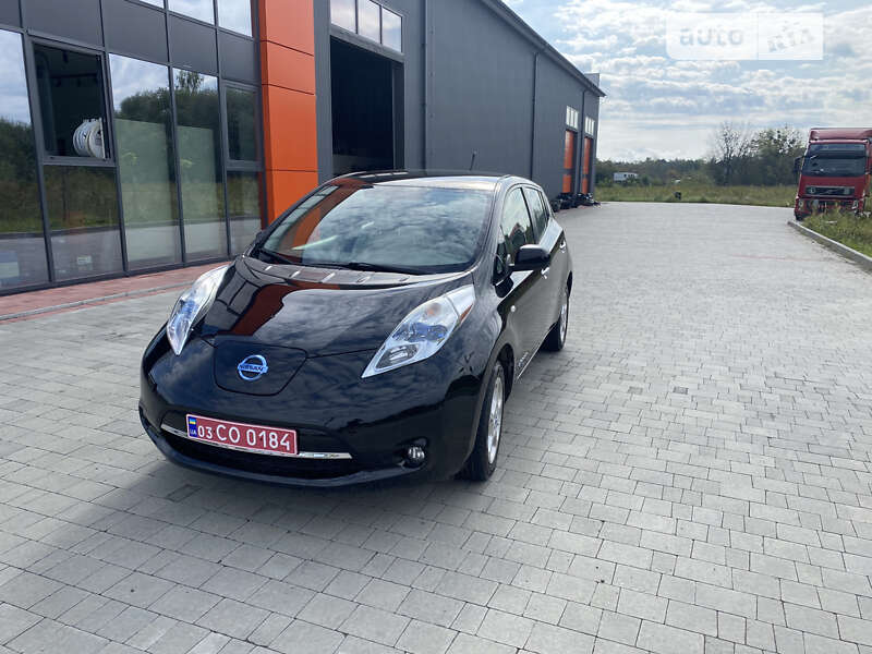 Хэтчбек Nissan Leaf 2011 в 