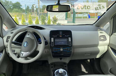 Хэтчбек Nissan Leaf 2011 в 