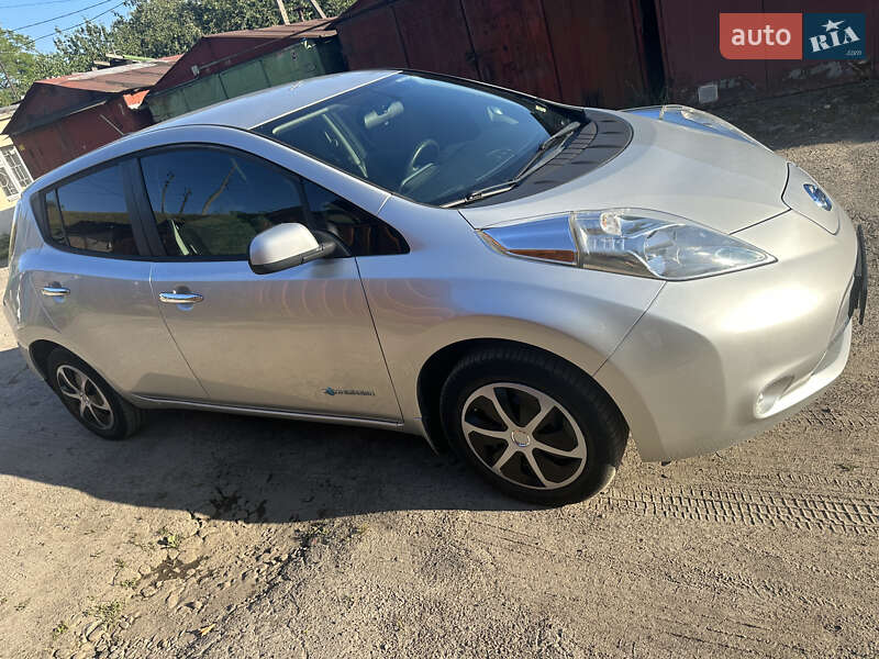 Хетчбек Nissan Leaf 2014 в Львові