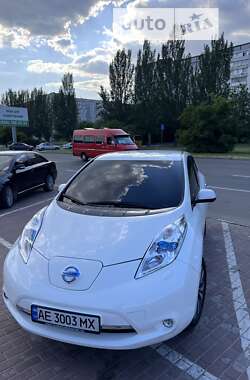 Хетчбек Nissan Leaf 2014 в Дніпрі
