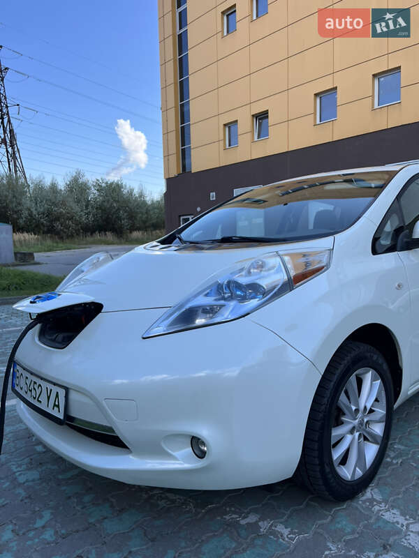 Хэтчбек Nissan Leaf 2012 в Львове
