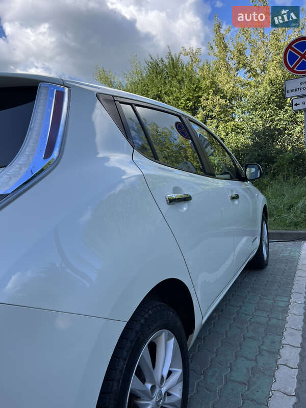 Хэтчбек Nissan Leaf 2012 в Львове