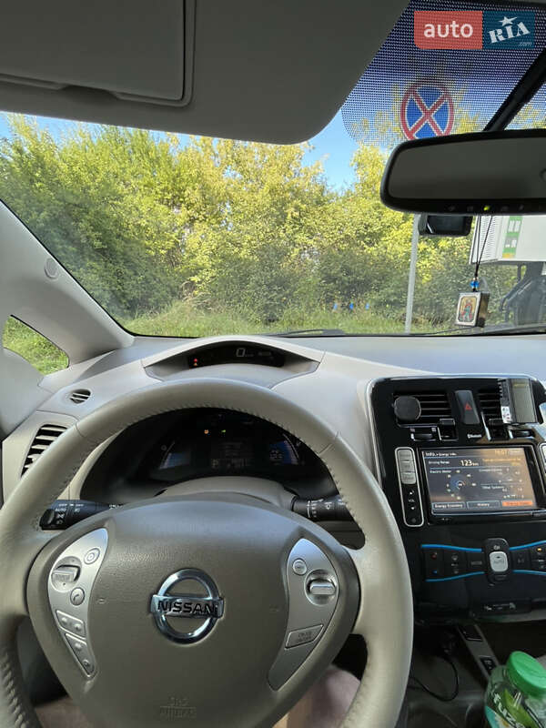Хэтчбек Nissan Leaf 2012 в Львове