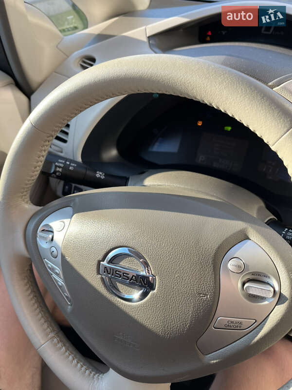 Хэтчбек Nissan Leaf 2012 в Львове