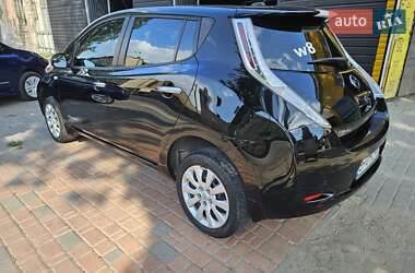 Хэтчбек Nissan Leaf 2014 в 