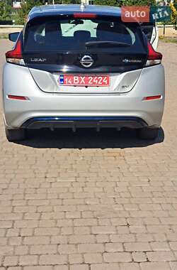 Хэтчбек Nissan Leaf 2020 в 