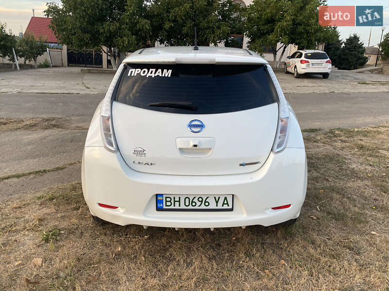 Хэтчбек Nissan Leaf 2015 в Березовке