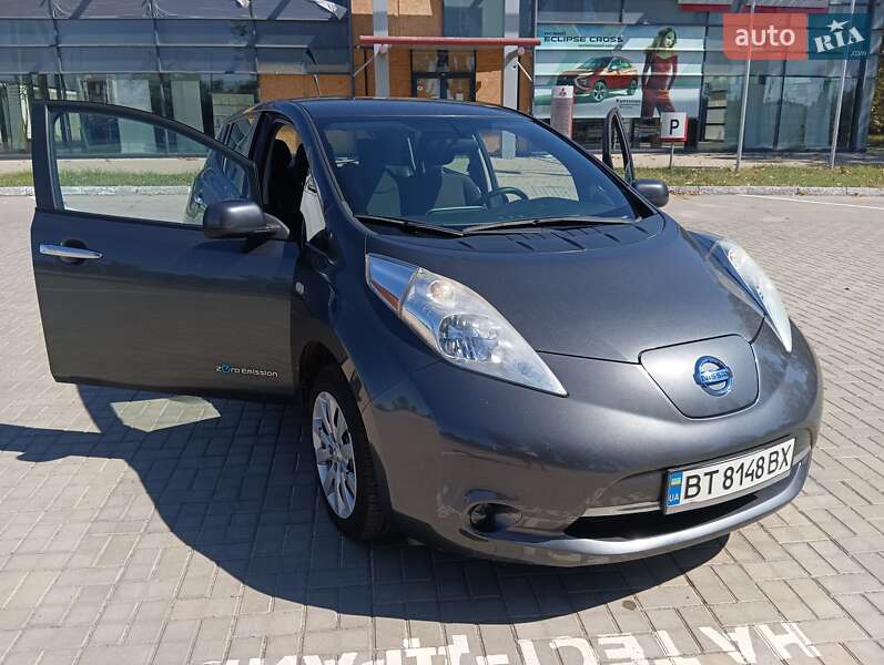 Хетчбек Nissan Leaf 2013 в 