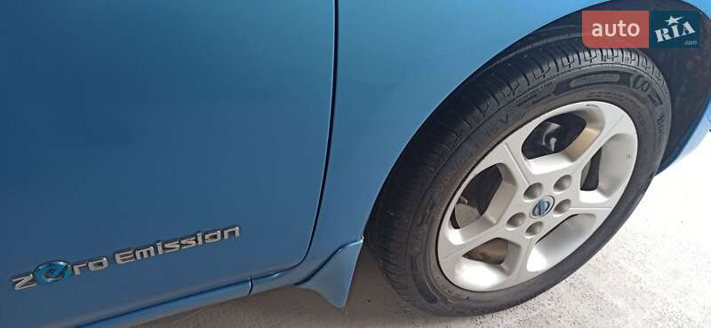 Хэтчбек Nissan Leaf 2011 в Яворове