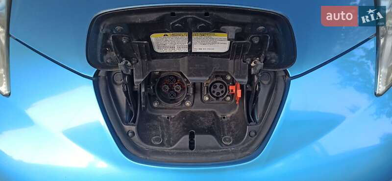 Хэтчбек Nissan Leaf 2011 в Яворове